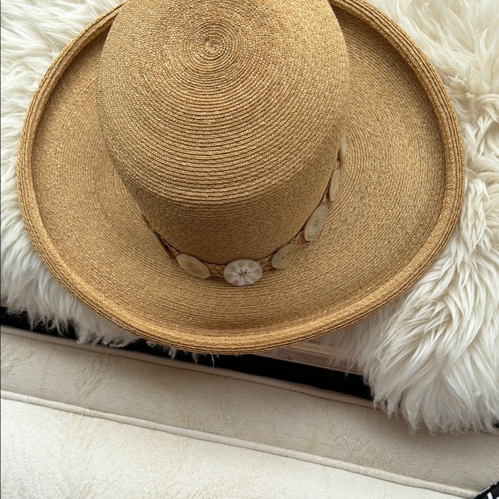 Ignatius Women’s Straw Sun Hat with carved mother-of-pearl Button Trim - Picture 3 of 6